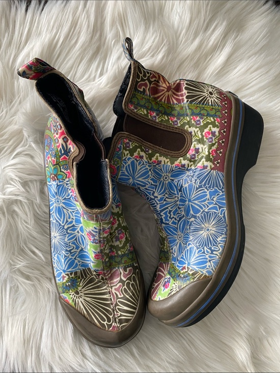 Dansko Shoes - Dansko Chelsea wellies Patterned Floral Chelsea Boots in Blue and Olive